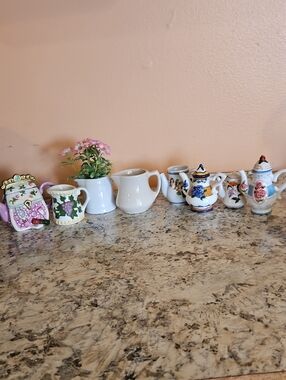 Ceramic Mini Creamer And Teapot Set in White and Floral